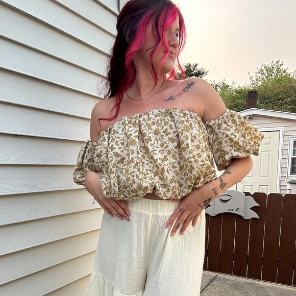 Floral Off-Shoulder Top - Picture 1 of 4
